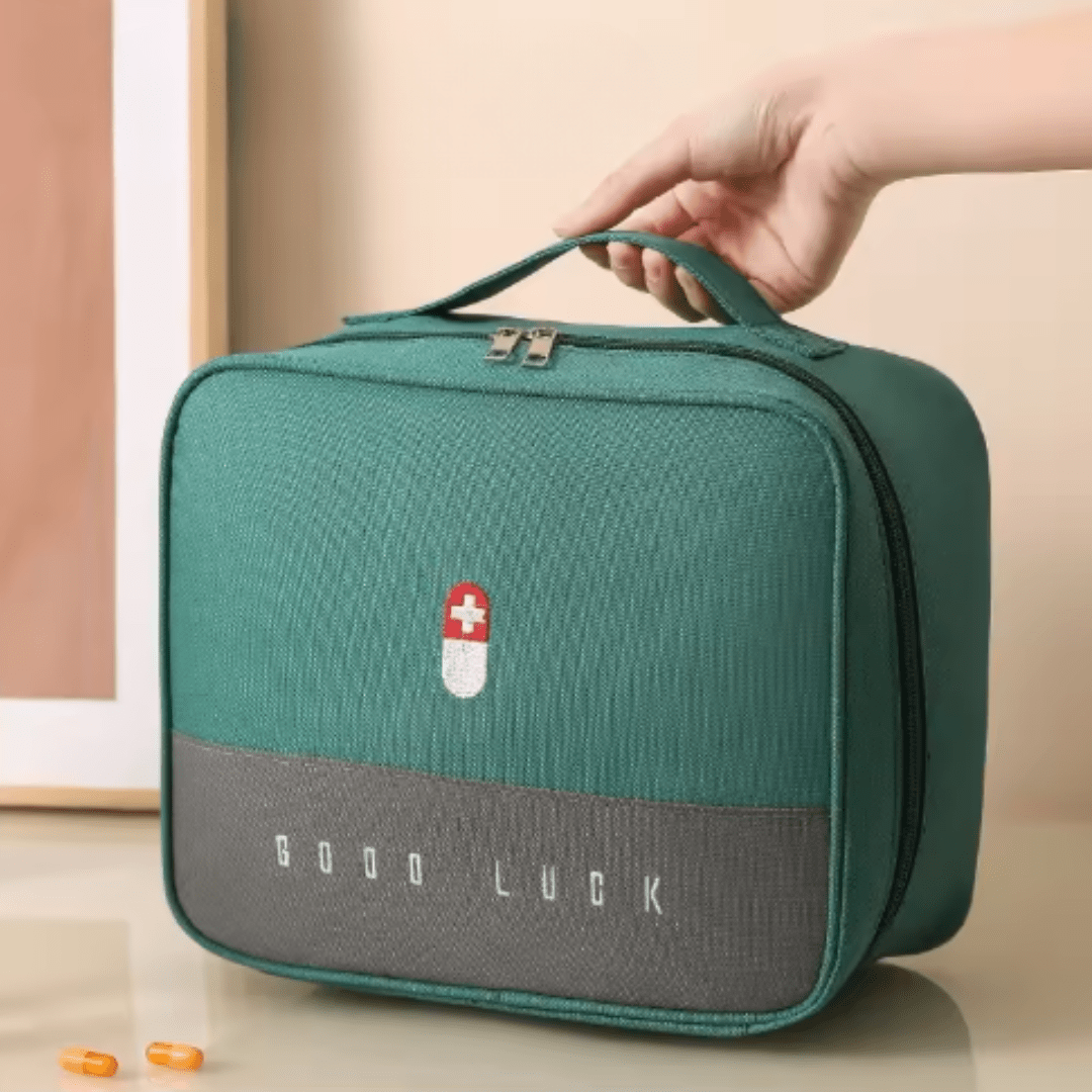 Kit de Sobrevivência: Seu Companheiro de Viagem com Cobertor JetSoft 2 em 1, Organizador de Medicamentos e Carregador Portátil ChargeUp! - Shop Viagem