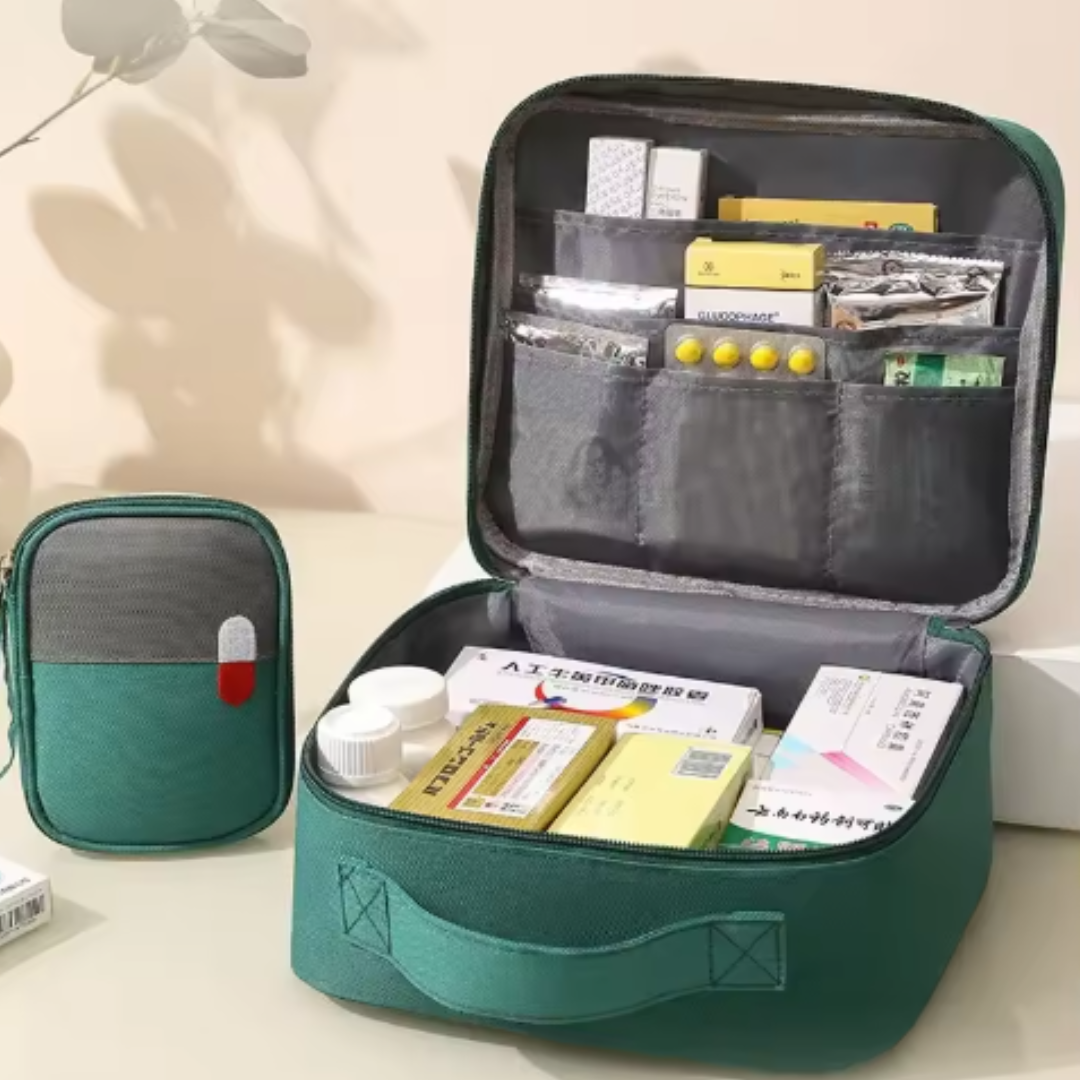 Kit de Sobrevivência: Seu Companheiro de Viagem com Cobertor JetSoft 2 em 1, Organizador de Medicamentos e Carregador Portátil ChargeUp!