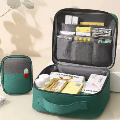 Kit de Sobrevivência: Seu Companheiro de Viagem com Cobertor JetSoft 2 em 1, Organizador de Medicamentos e Carregador Portátil ChargeUp! - Shop Viagem